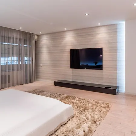 Appartement Luxury Herastrau Nord- 240 Sqm - Spa, Pool & Gym Access Boekarest