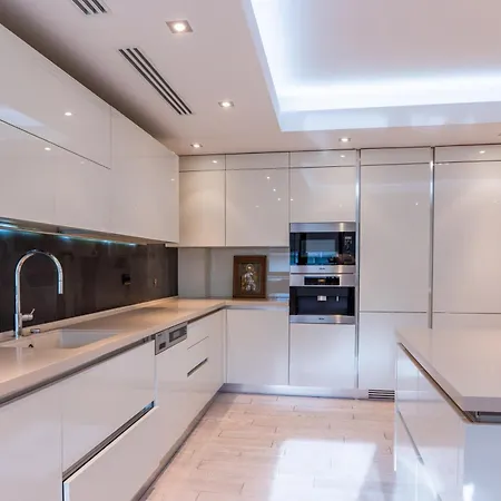 Luxury Herastrau Nord- 240 Sqm - Spa, Pool & Gym Access Apartmán *