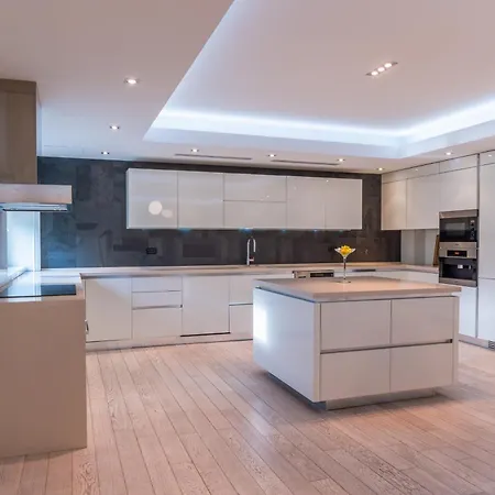 Luxury Herastrau Nord- 240 Sqm - Spa, Pool & Gym Access Lägenhet Bukarest