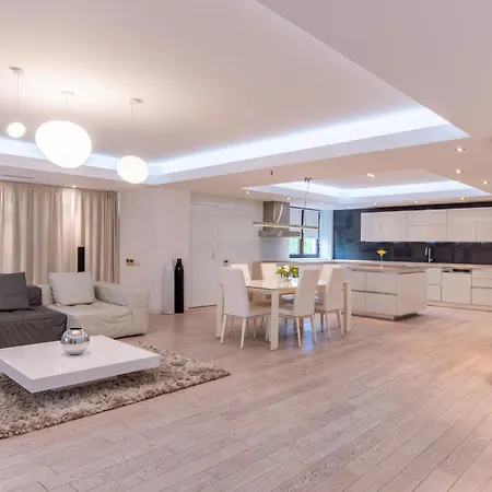 아파트 Luxury Herastrau Nord- 240 Sqm - Spa, Pool & Gym Access