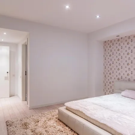 Luxury Herastrau Nord- 240 Sqm - Spa, Pool & Gym Access شقة *